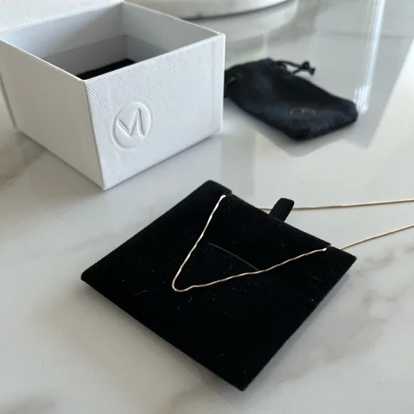 SOLD - (Brand new) Mejuri baby box chain necklace - 14k yellow gold - Picture 2 of 9
